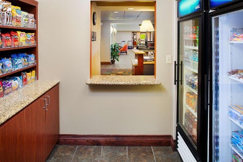 Hampton Inn & Suites Lancaster - image 6