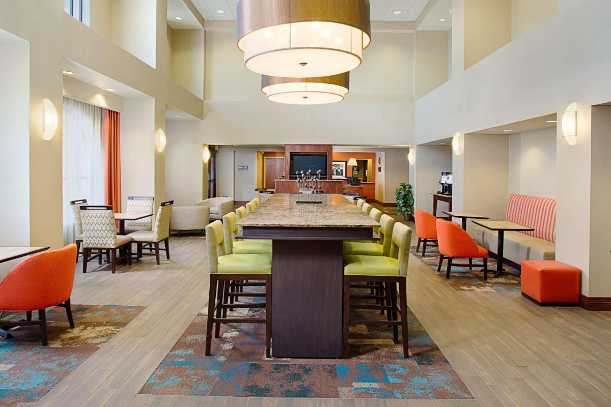 Hampton Inn & Suites Lancaster - image 7