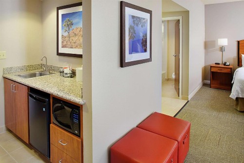 Hampton Inn & Suites Lancaster - image 9
