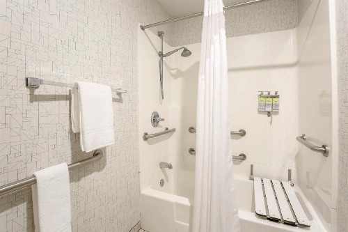 Holiday Inn Express Lancaster an IHG Hotel - image 35