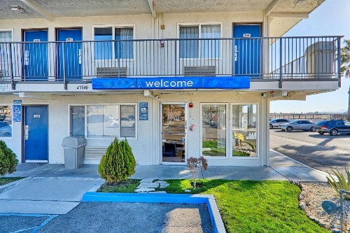 Motel 6-Lancaster CA