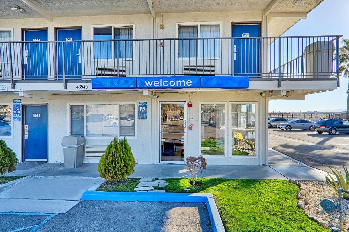 Motel 6-Lancaster CA - main image