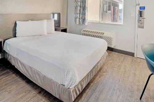 Motel 6-Lancaster CA - image 11