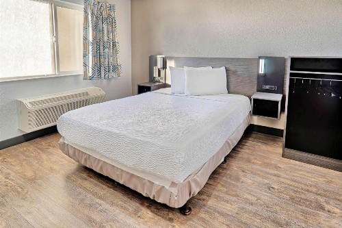Motel 6-Lancaster CA - image 13