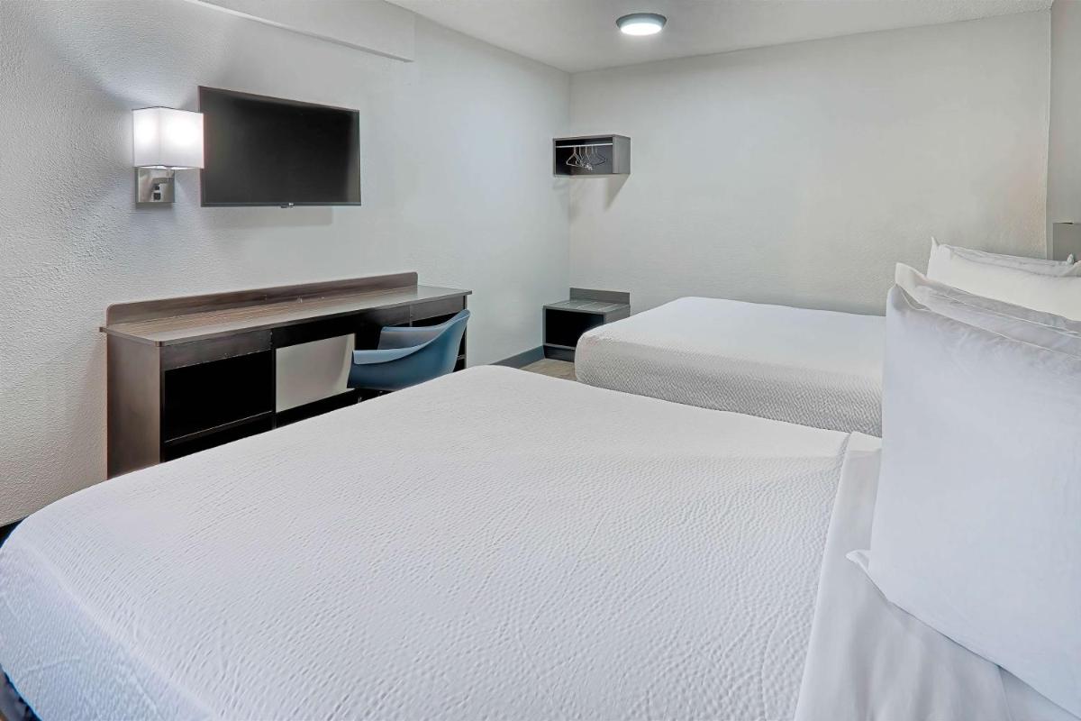 Motel 6-Lancaster CA - image 3