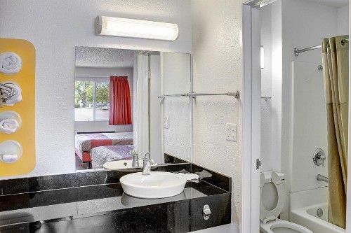 Motel 6-Lancaster CA - image 35