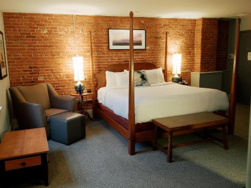 Lancaster Arts Hotel - image 33