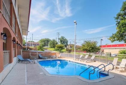 Red Roof Inn Lancaster - image 6