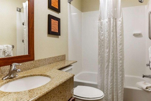 Comfort Inn Lancaster at Rockvale - image 11