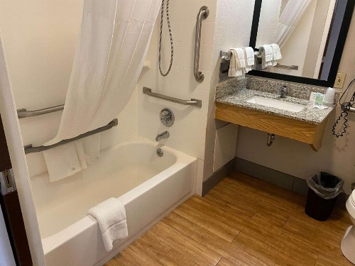 Quality Inn Lancaster - image 21