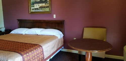 Classic Inn Lancaster - image 8