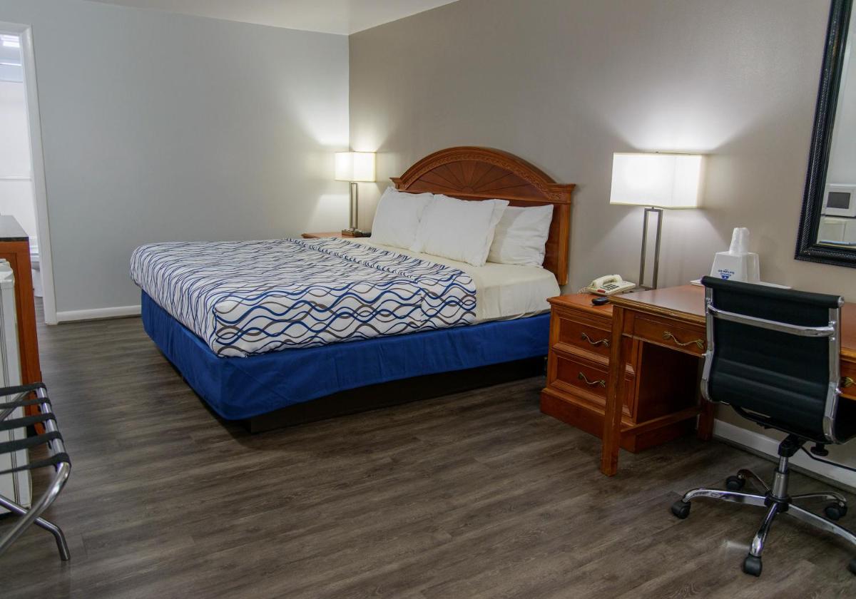America's Best Value Inn Lancaster - image 4