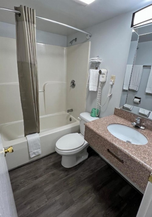 America's Best Value Inn Lancaster - image 6