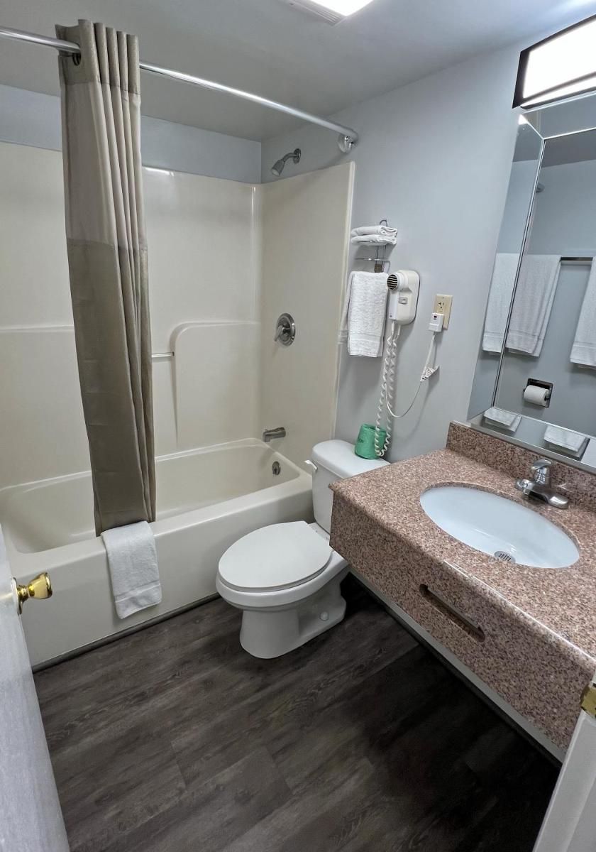America's Best Value Inn Lancaster - image 6