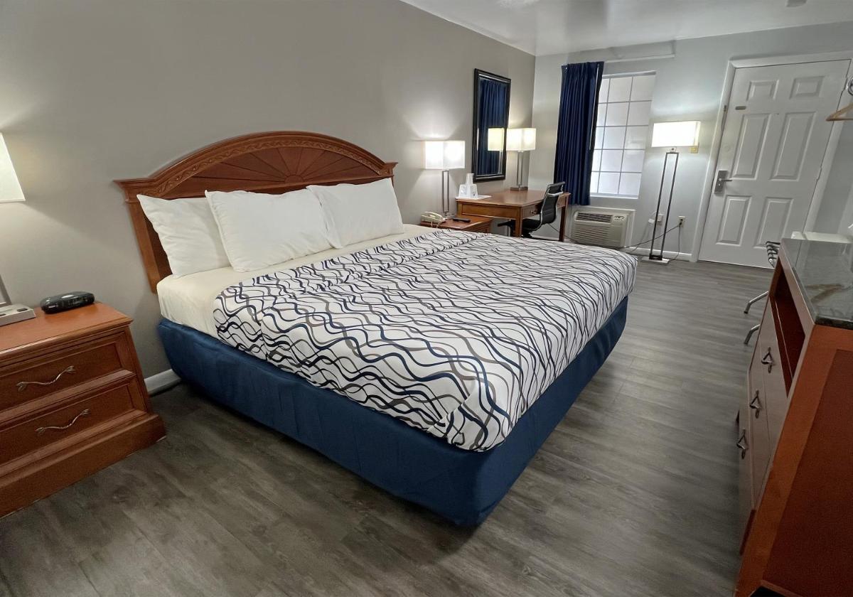 America's Best Value Inn Lancaster - image 7