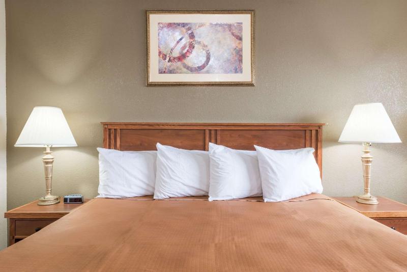 Red Carpet Inn Lancaster - image 6