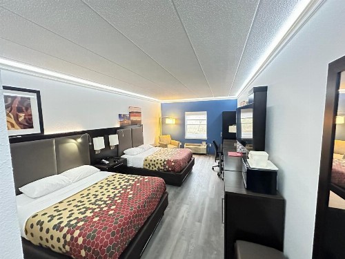 Econo Lodge Amish Country - image 12