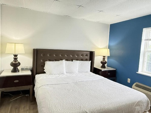 Econo Lodge Amish Country - image 16