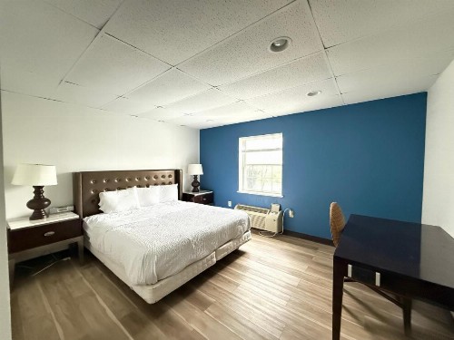 Econo Lodge Amish Country - image 24