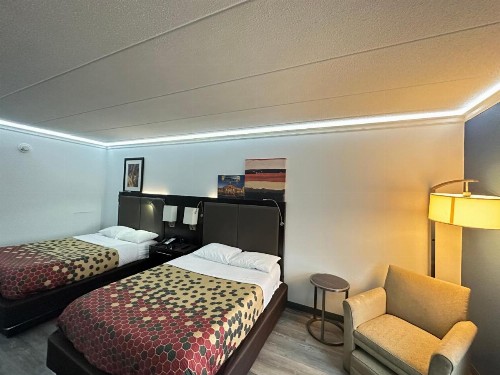 Econo Lodge Amish Country - image 29