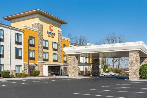 Comfort Suites Amish Country - image 1