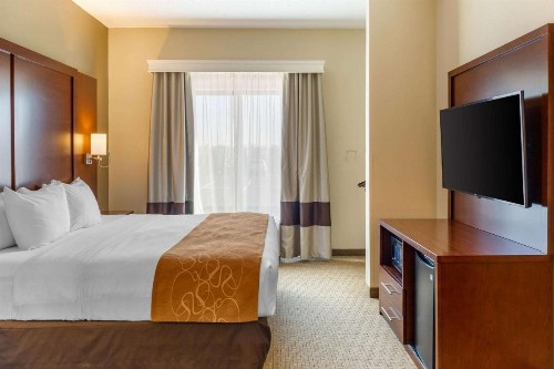 Comfort Suites Amish Country - image 14