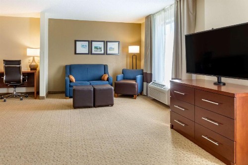 Comfort Suites Amish Country - image 16