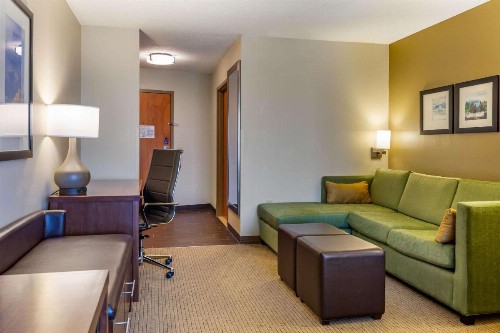 Comfort Suites Amish Country - image 19