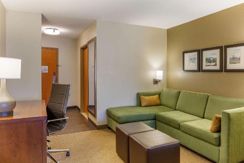 Comfort Suites Amish Country - image 25