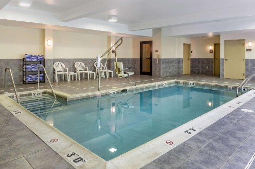 Comfort Suites Amish Country - image 27