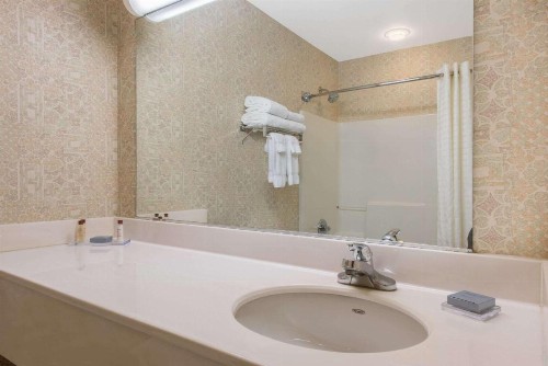 Hawthorn Suites by Wyndham Lancaster - image 13