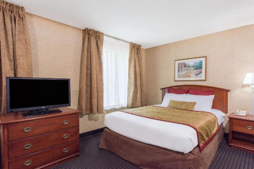 Hawthorn Suites by Wyndham Lancaster - image 14
