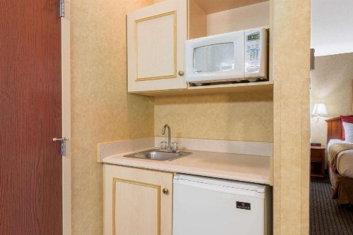 Hawthorn Suites by Wyndham Lancaster - image 16