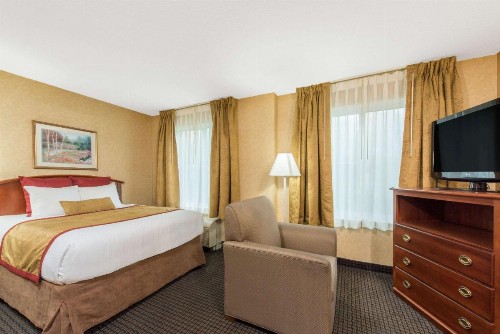 Hawthorn Suites by Wyndham Lancaster - image 17