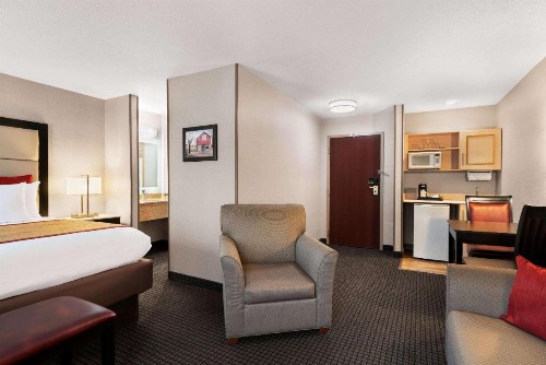 Hawthorn Suites by Wyndham Lancaster - image 21