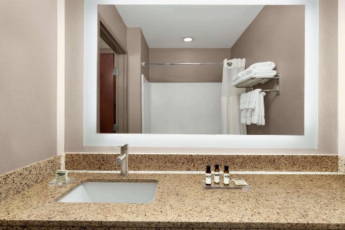 Hawthorn Suites by Wyndham Lancaster - image 23