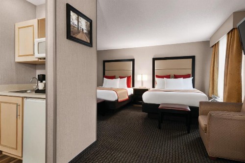 Hawthorn Suites by Wyndham Lancaster - image 26