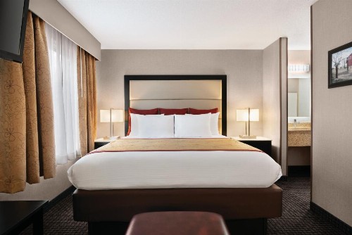 Hawthorn Suites by Wyndham Lancaster - image 28