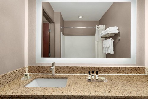 Hawthorn Suites by Wyndham Lancaster - image 29