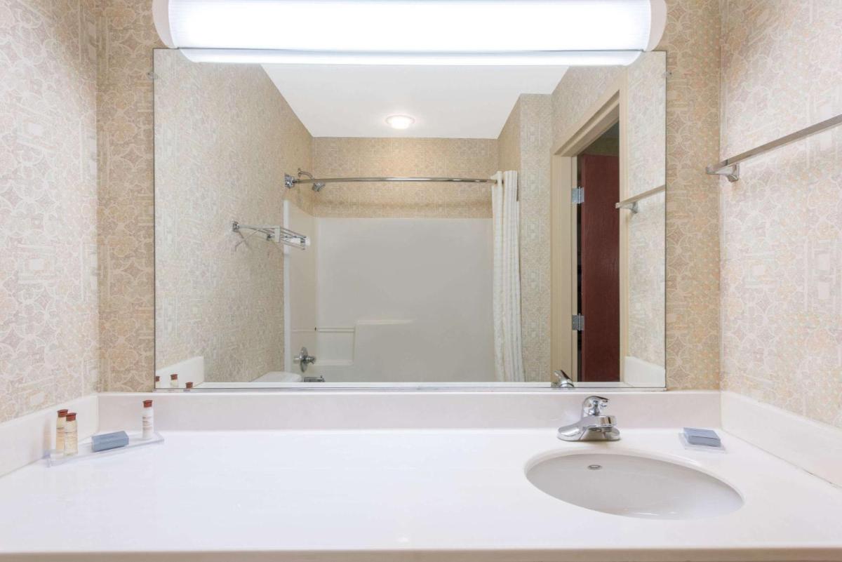 Hawthorn Suites by Wyndham Lancaster - image 4