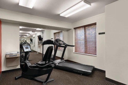Hawthorn Suites by Wyndham Lancaster - image 9