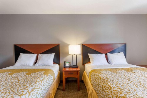 Days Inn & Suites by Wyndham Lancaster Amish Country - image 5