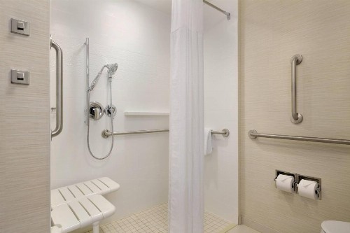 Fairfield Inn & Suites by Marriott Lancaster East at The Outlets - image 12