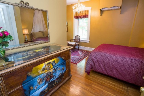 The Hollinger House - image 21