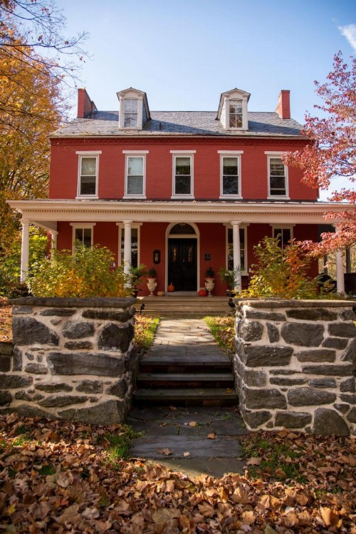 The Hollinger House - image 30