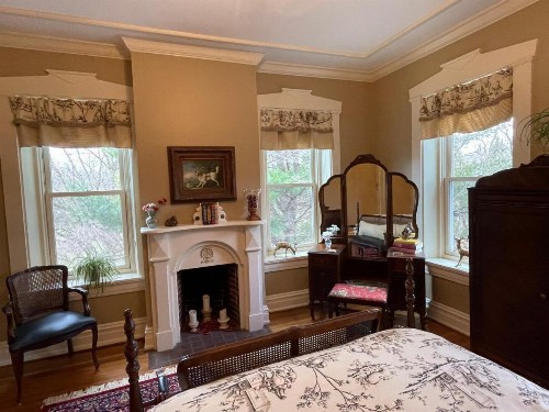 The Hollinger House - image 36