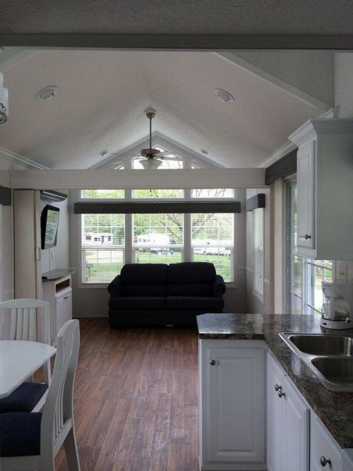 Circle M Camping Resort Loft Park Model 18 - image 3