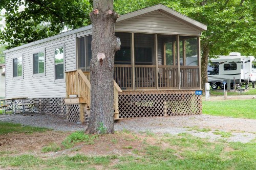 Circle M Camping Resort Screened Park Model 27 - image 4