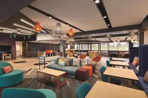 Tru By Hilton Lancaster East - image 2