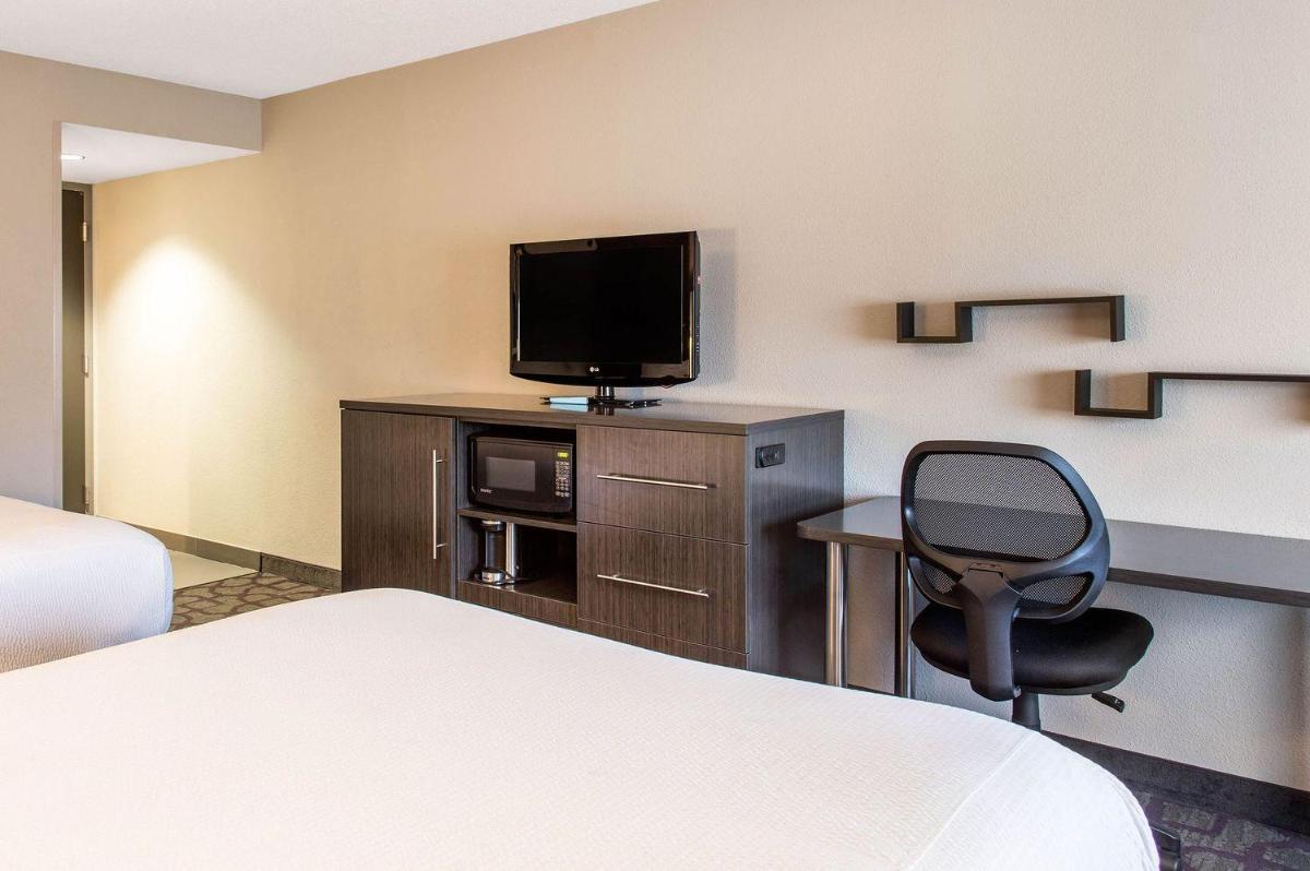 Comfort Inn - image 5